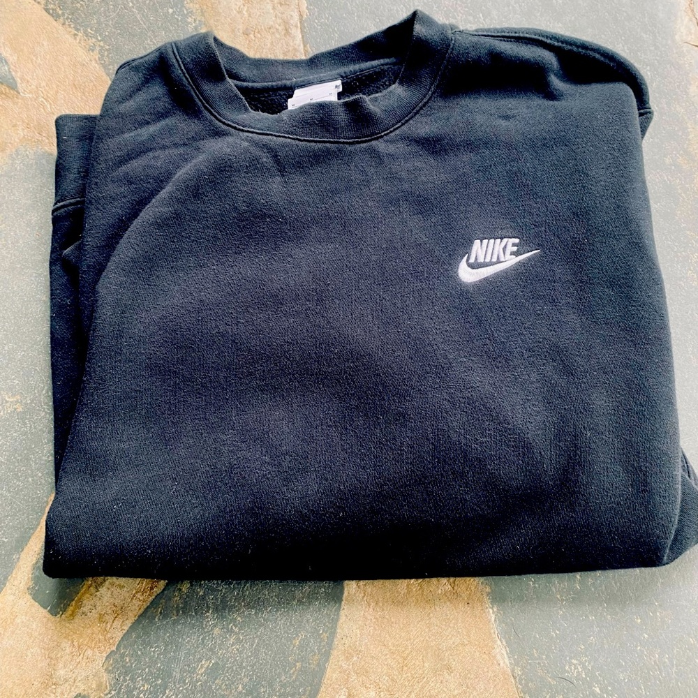Nike pullover sweatshirt